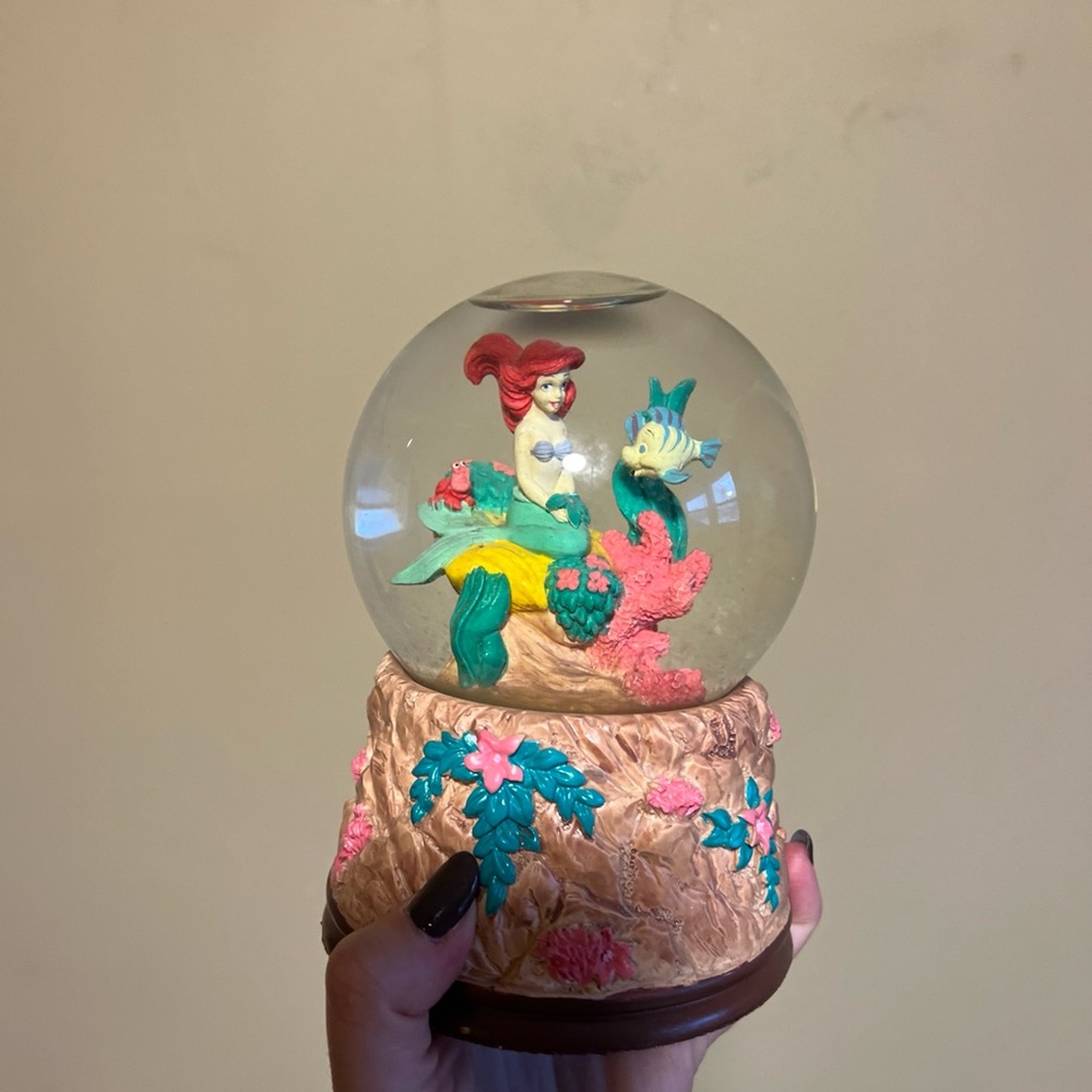 Disney The Little Mermaid Vintage Snow globe, Rare Piece, Great Detail!